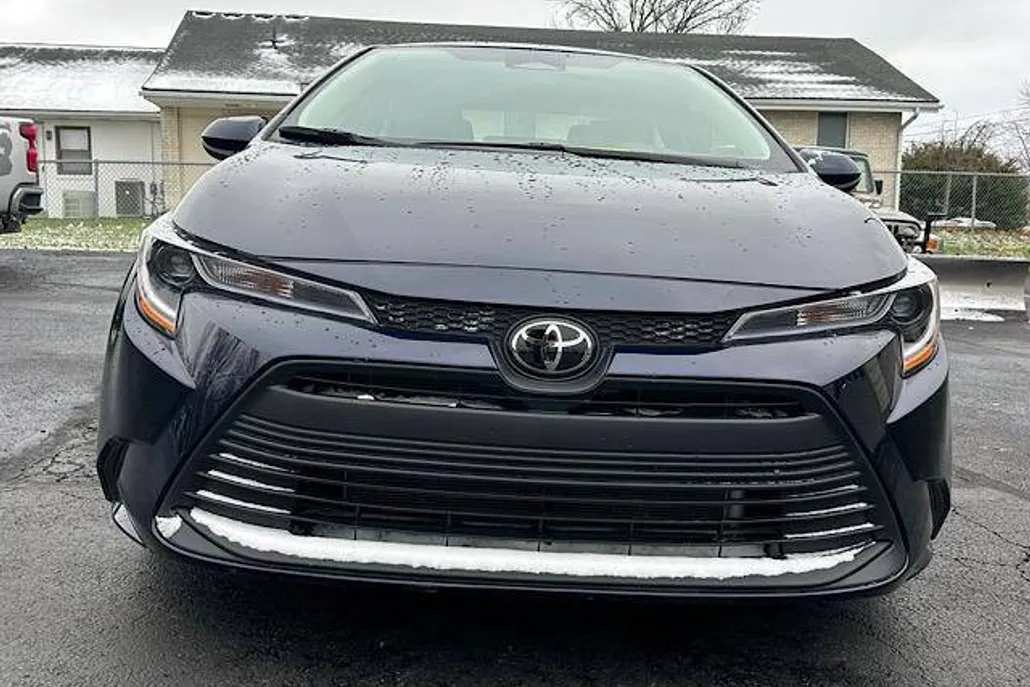 2024 Toyota Corolla LE photo 1