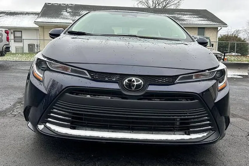 2024 Toyota Corolla LE photo 1