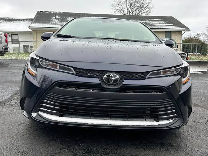 2024 Toyota Corolla LE photo 1