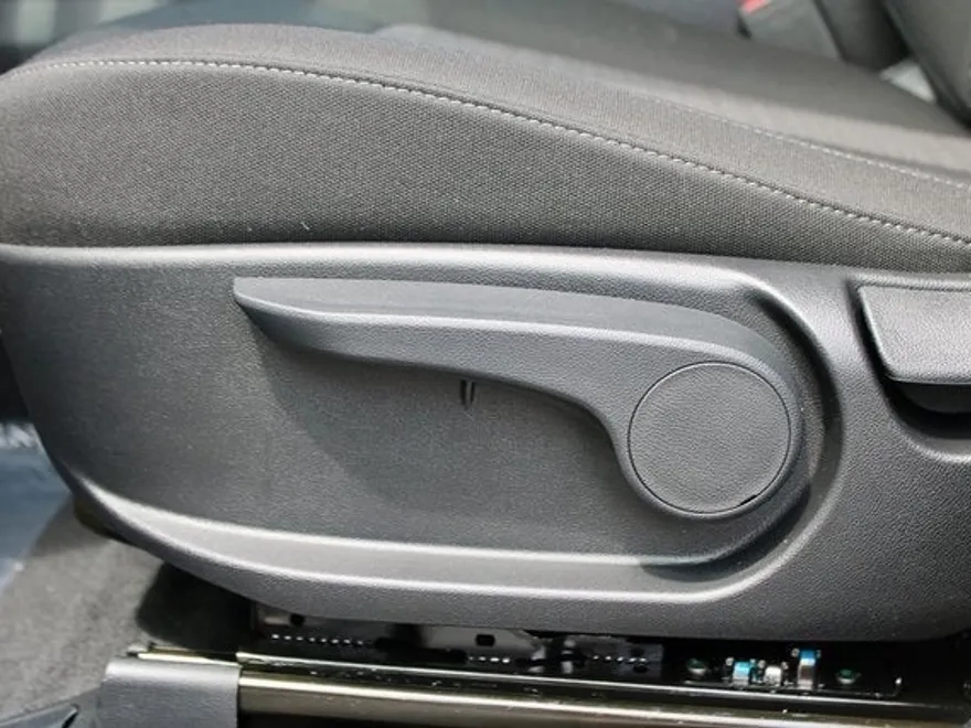 2025 Kia Sorento LX photo 10
