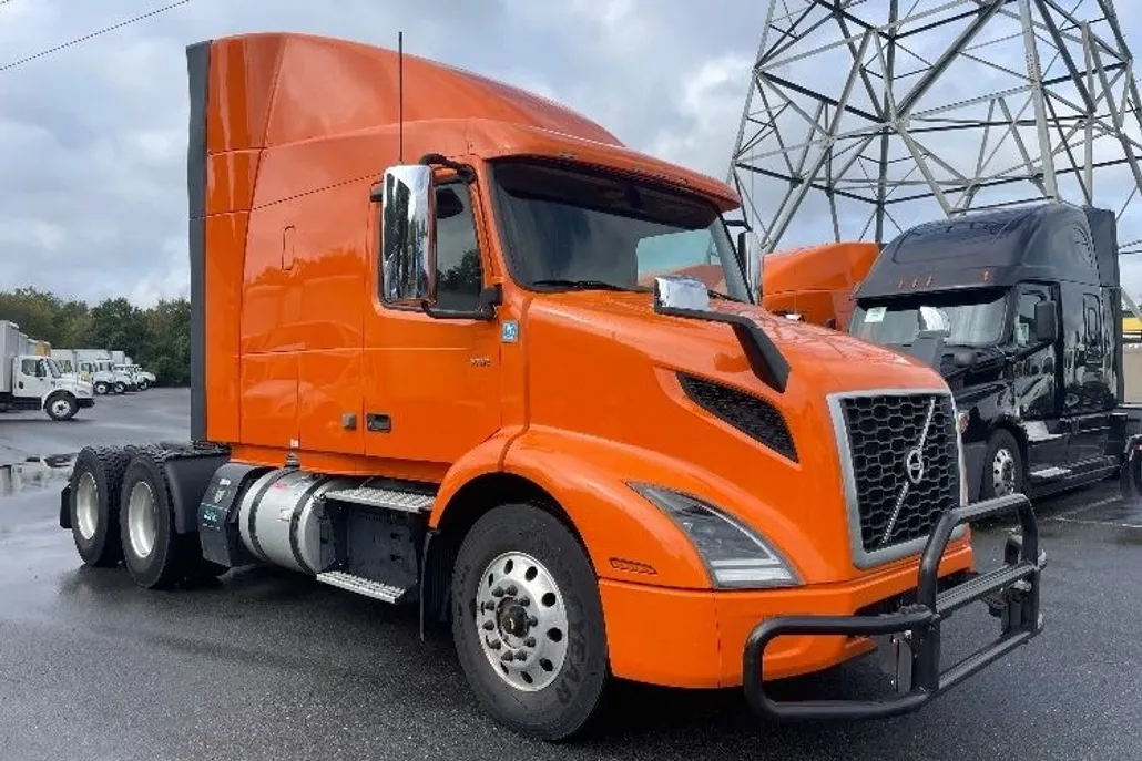 2019 Volvo Truck VNR photo 1