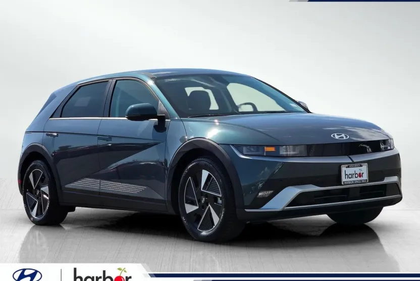 2025 Hyundai Ioniq 5 SE Standard Range photo 1