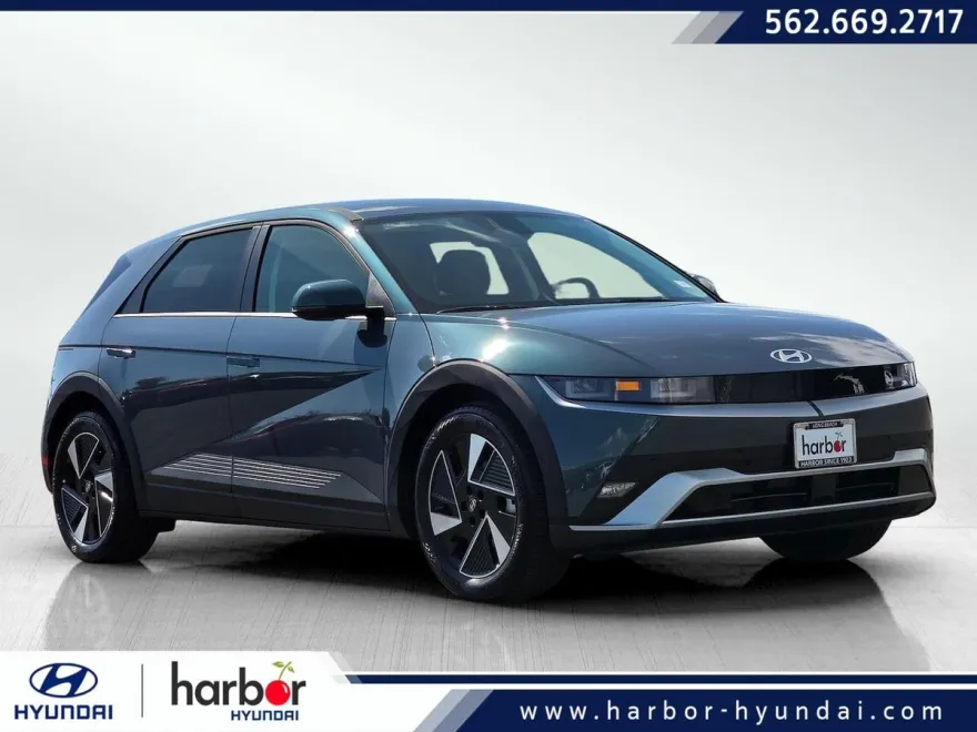 2025 Hyundai Ioniq 5 SE Standard Range photo 1