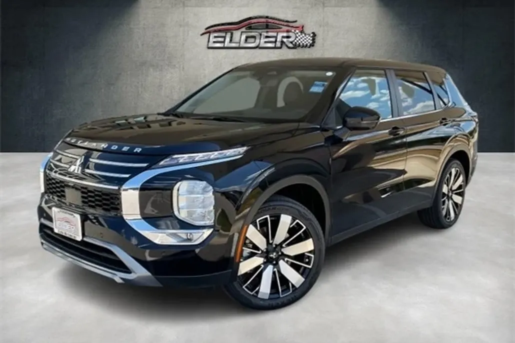2025 Mitsubishi Outlander SE photo 1
