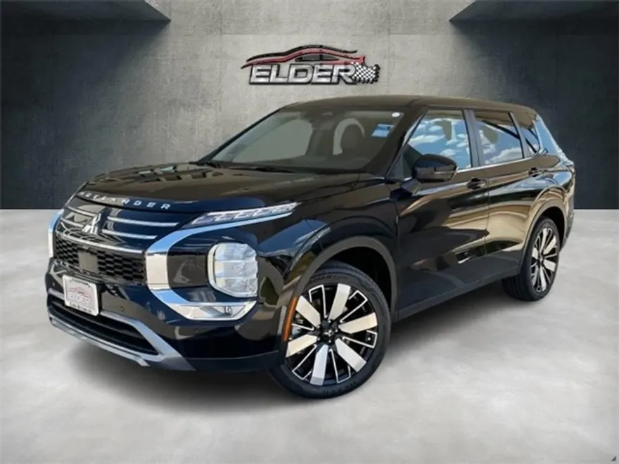 2025 Mitsubishi Outlander SE photo 1