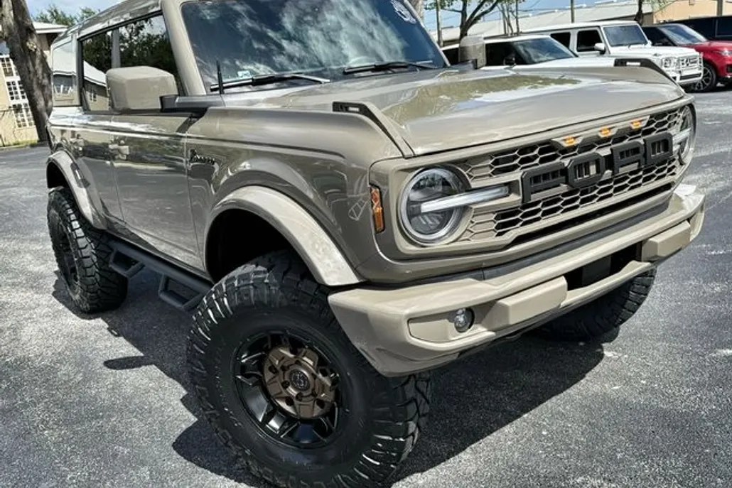 2025 Ford Bronco Outer Banks photo 1