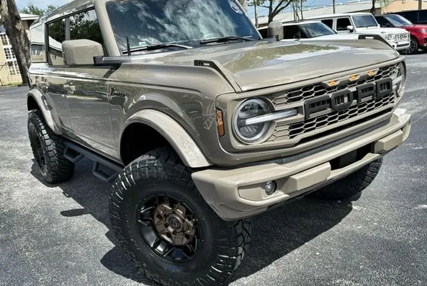 2025 Ford Bronco Outer Banks photo 1