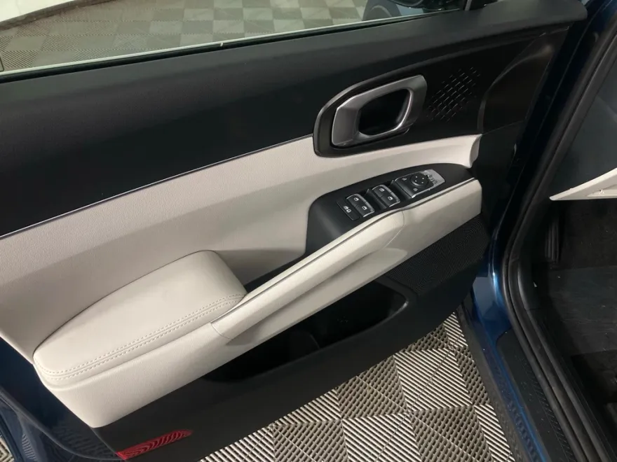 2025 Kia Sorento Hybrid EX photo 1