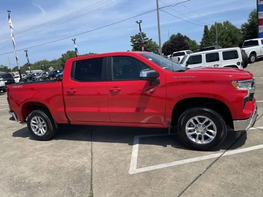 2026 Chevrolet Silverado 1500 LT photo 1