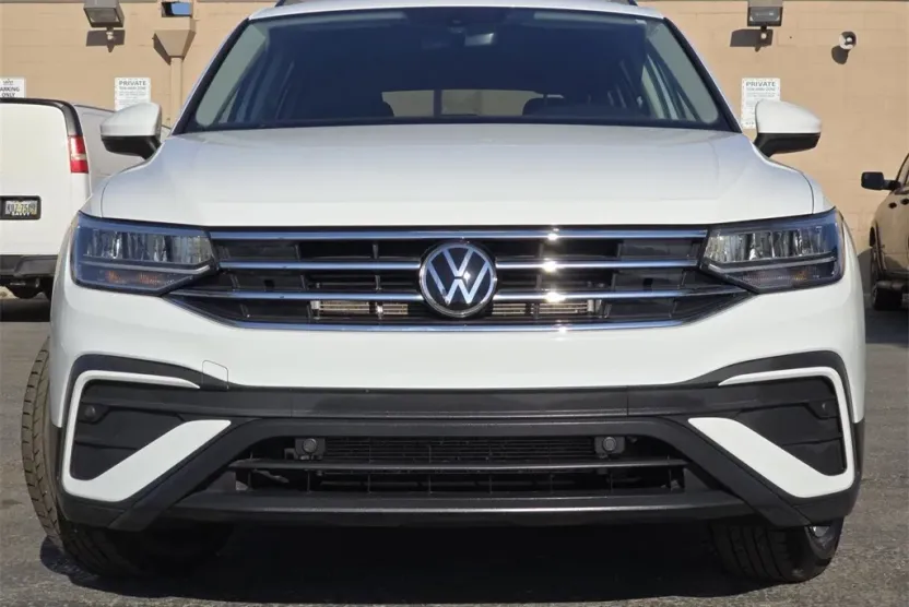 2023 Volkswagen Tiguan S photo 1