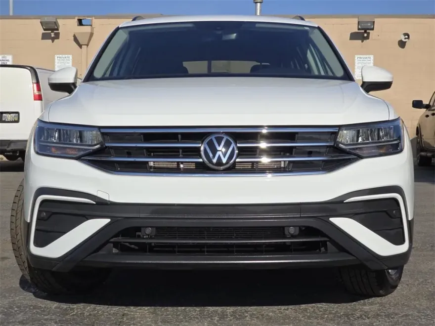 2023 Volkswagen Tiguan S photo 1
