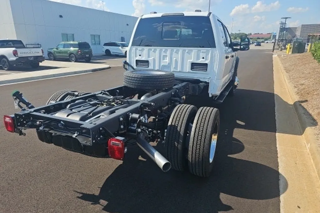 2025 Ford F-450 photo 1