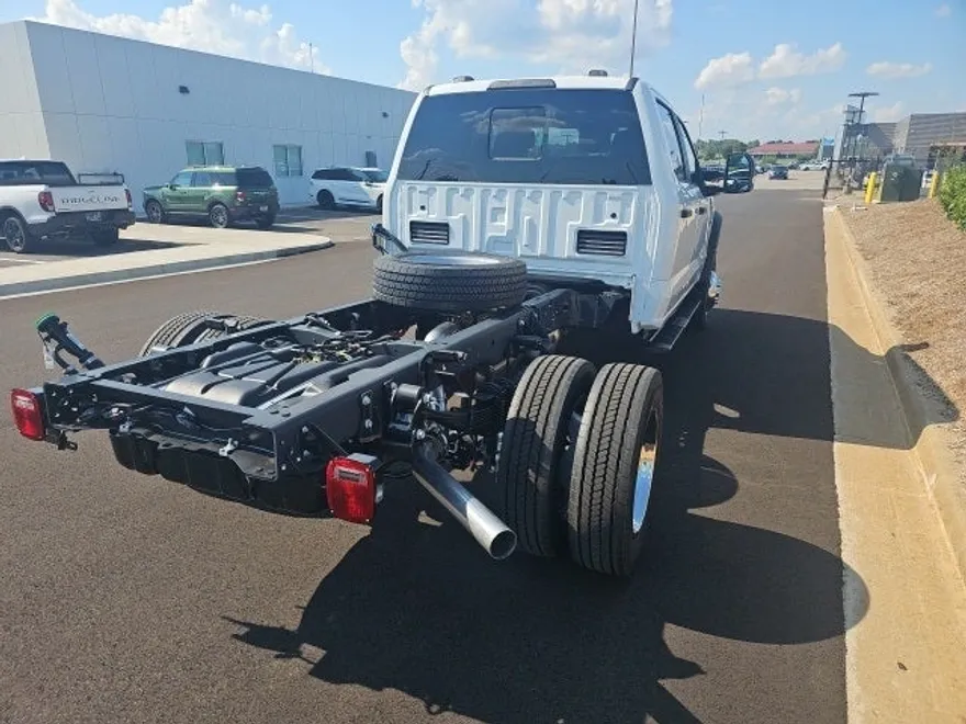 2025 Ford F-450 photo 1