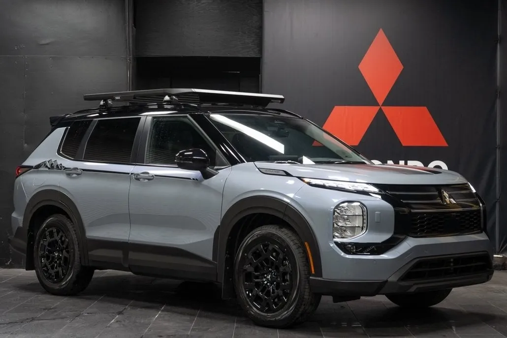 2025 Mitsubishi Outlander SE Ralliart photo 1