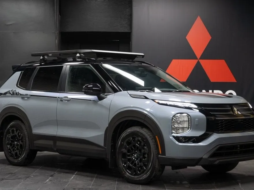 2025 Mitsubishi Outlander SE Ralliart photo 1