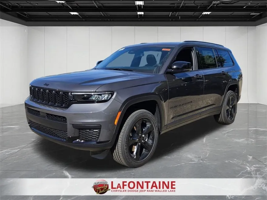 2025 Jeep Grand Cherokee Altitude photo 1
