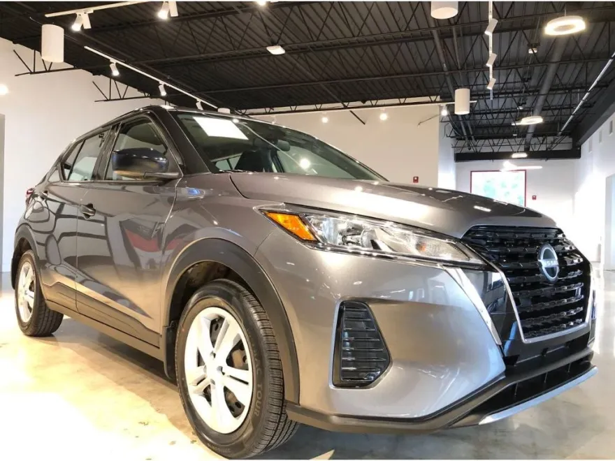 2022 Nissan Kicks S photo 1