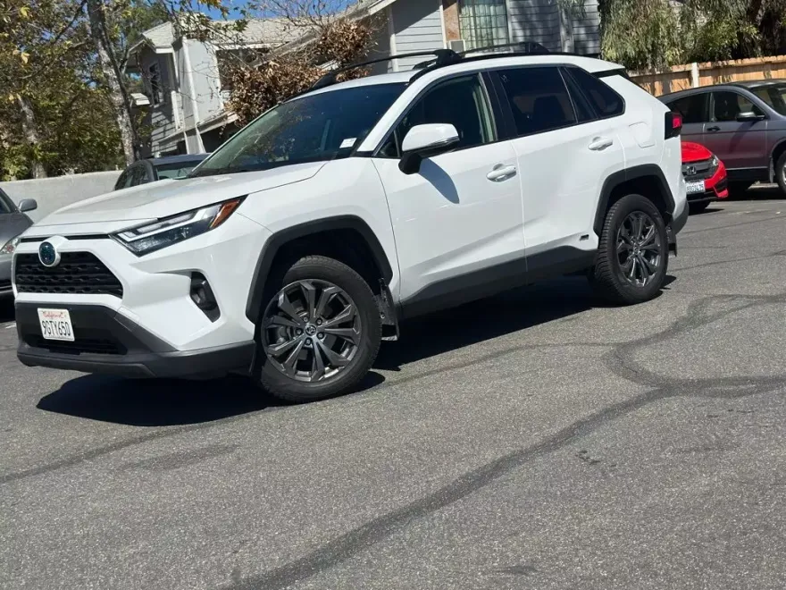 2023 Toyota RAV4 Hybrid XLE Premium photo 1
