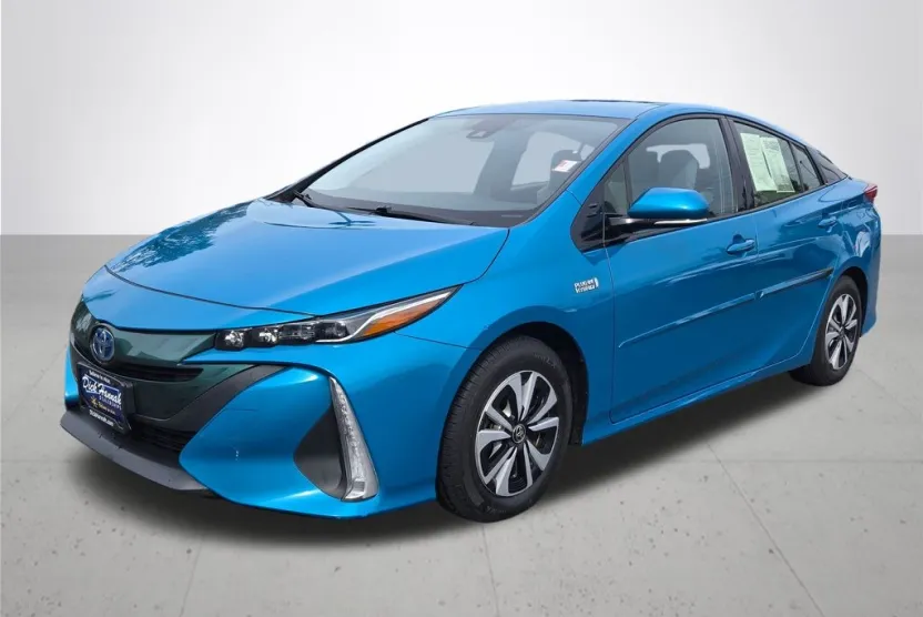 2017 Toyota Prius Prime Plus photo 1