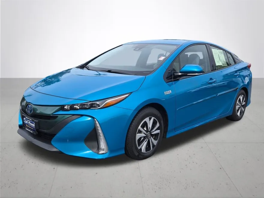2017 Toyota Prius Prime Plus photo 1