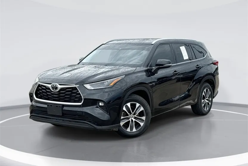 2022 Toyota Highlander XLE photo 1