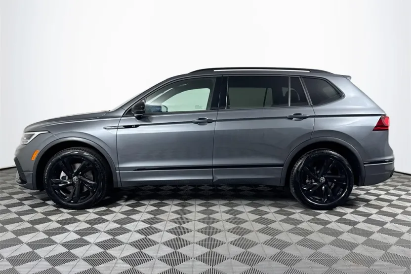 2024 Volkswagen Tiguan SE R-Line Black photo 1