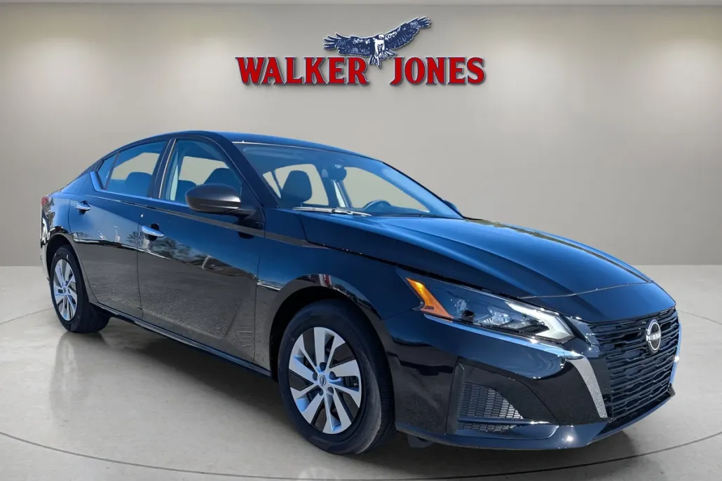 2025 Nissan Altima S photo 1