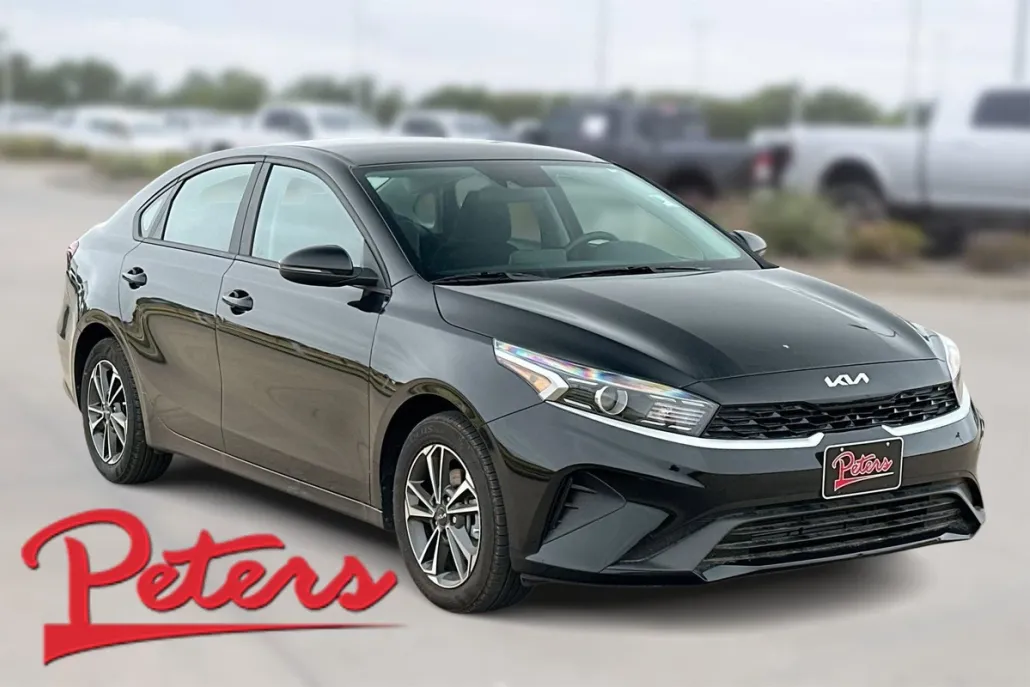 2023 Kia Forte LXS photo 1