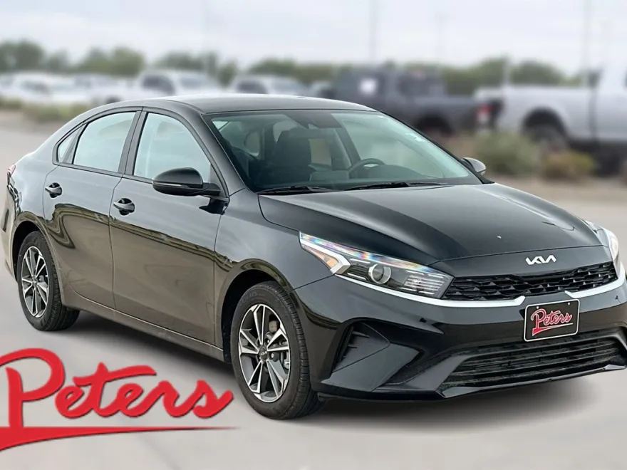 2023 Kia Forte LXS photo 1