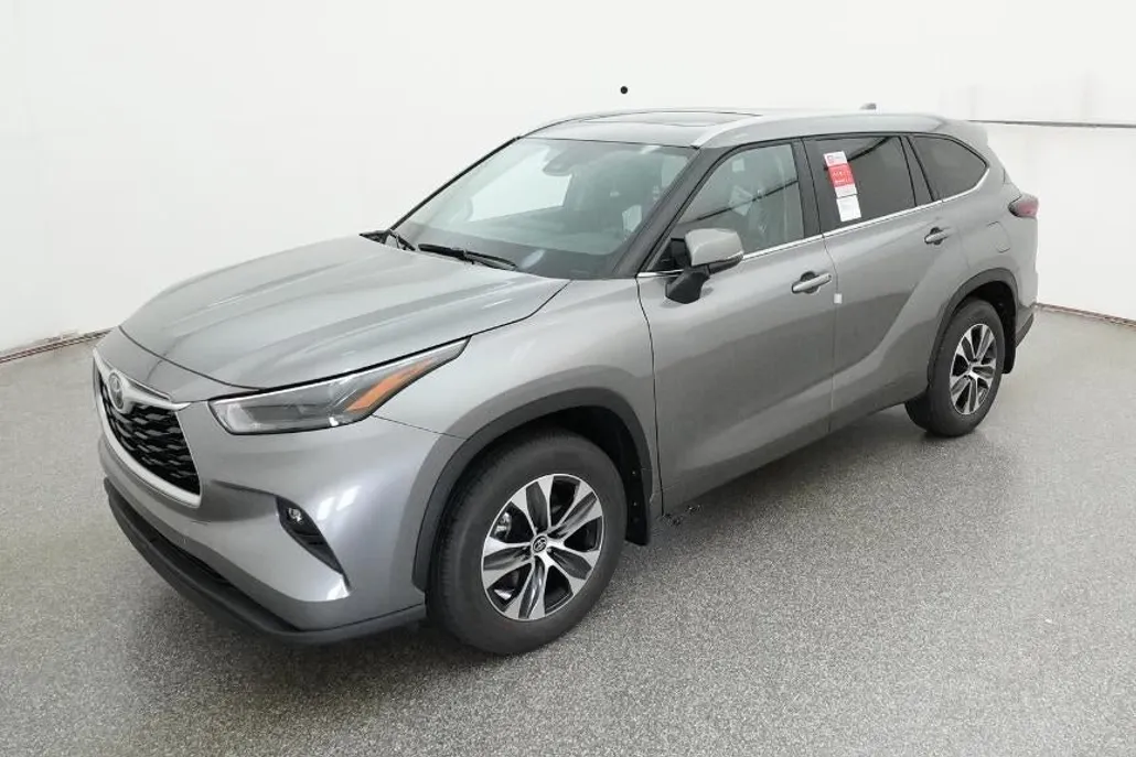 2025 Toyota Highlander XLE Limited photo 1