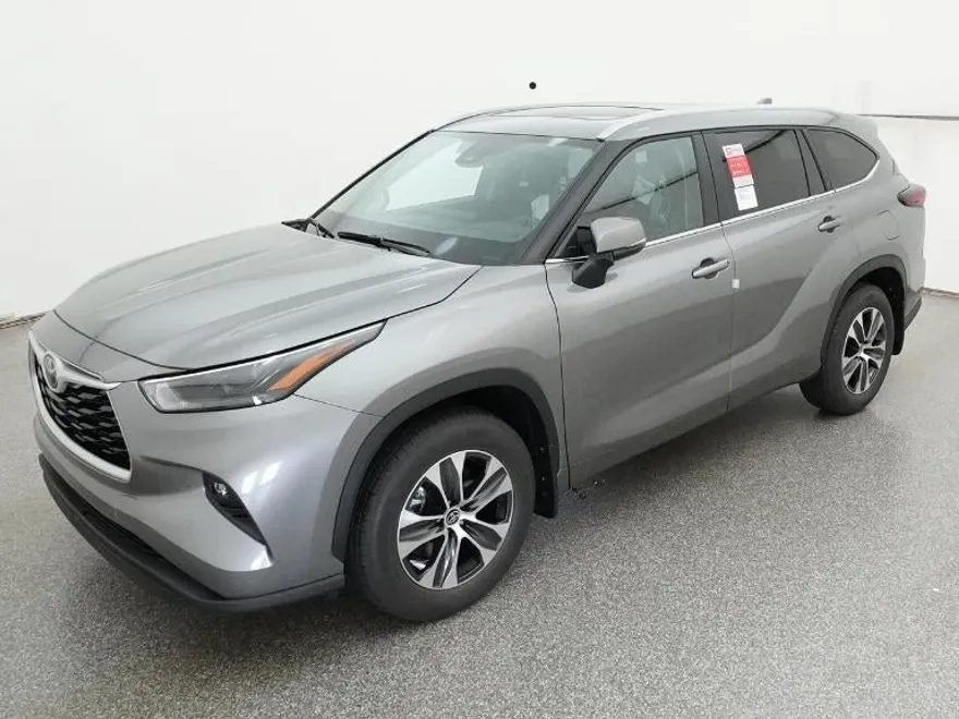 2025 Toyota Highlander XLE Limited photo 1
