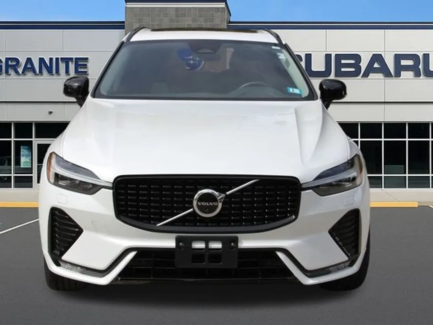 2023 Volvo XC60 B5 Plus photo 1