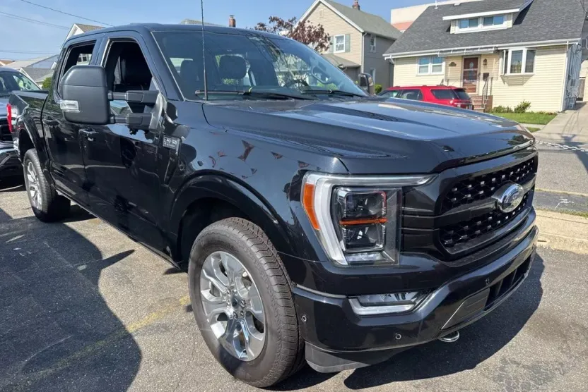 2023 Ford F-150 Platinum photo 1