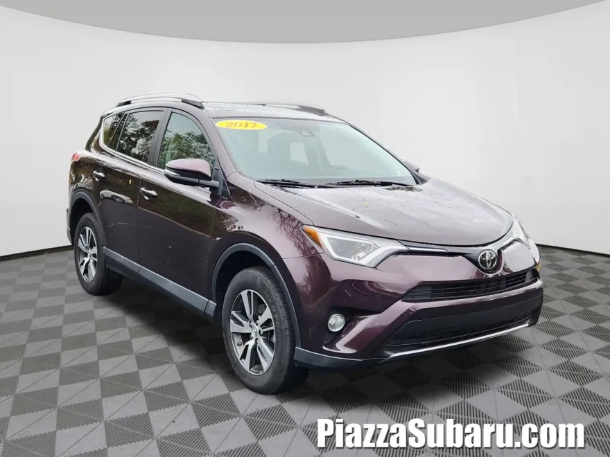 2017 Toyota RAV4 XLE photo 1