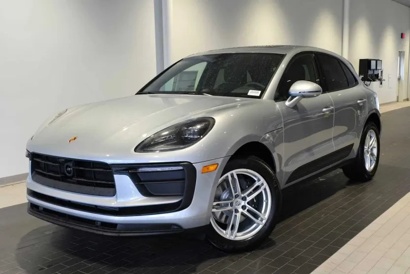 2025 Porsche Macan T photo 1
