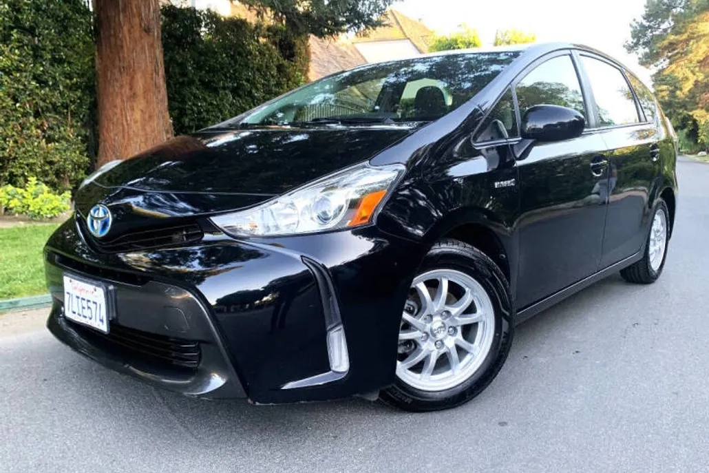 2015 Toyota Prius V Four photo 1