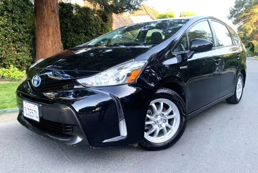 2015 Toyota Prius V Four photo 1