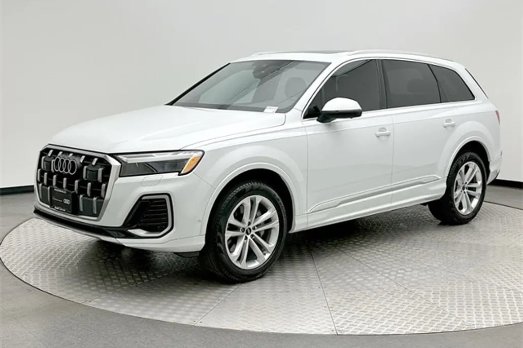 2025 Audi Q7 55 Premium Plus photo 1