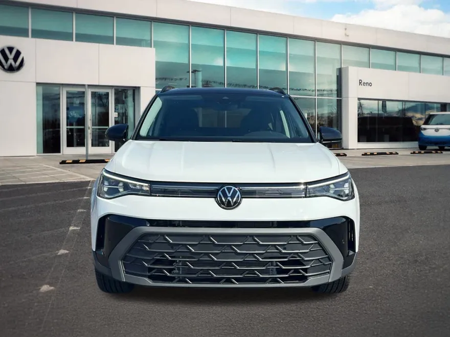 2025 Volkswagen Taos SE photo 1