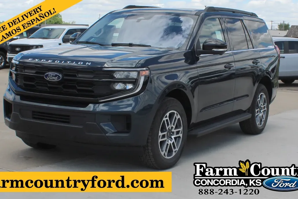 2025 Ford Expedition photo 1