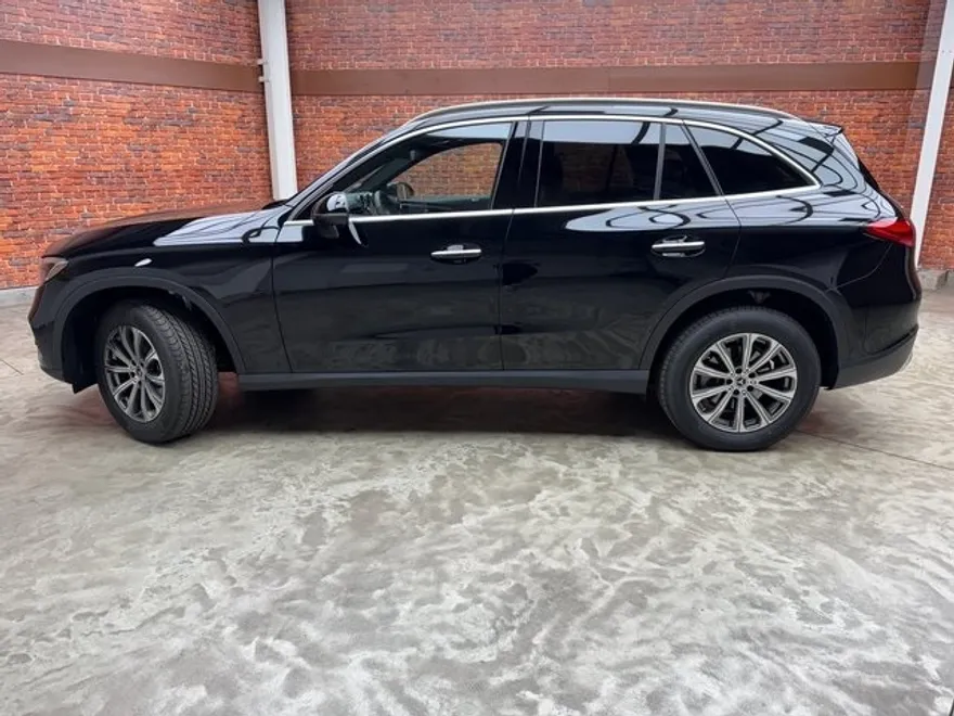 2025 Mercedes Benz GLC 300 4MATIC photo 1