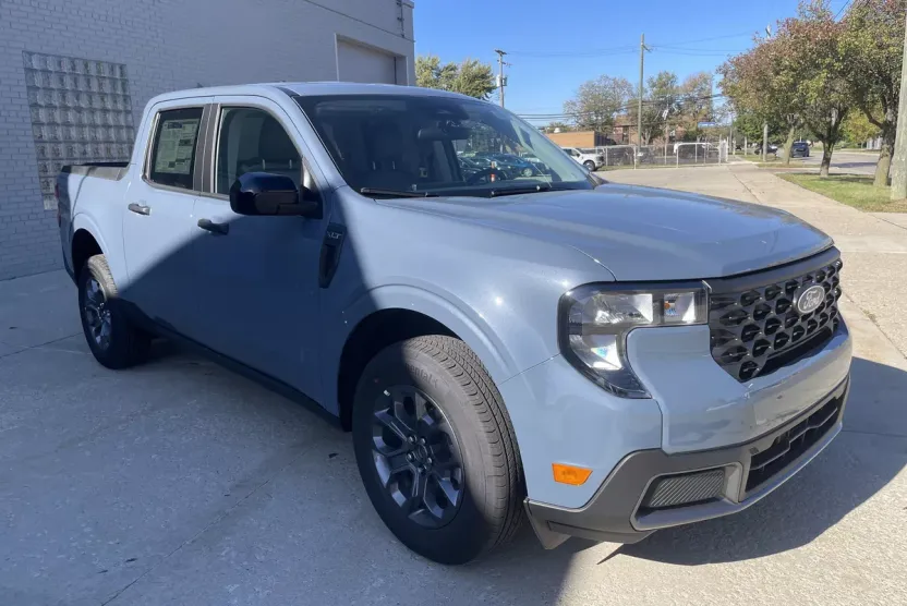 2025 Ford Maverick XLT photo 1