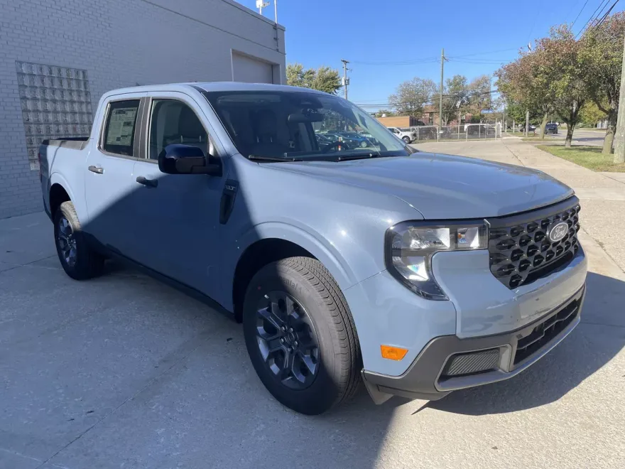 2025 Ford Maverick XLT photo 1