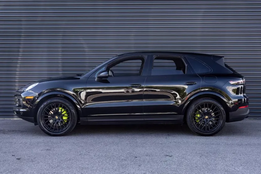 2023 Porsche Cayenne E-Hybrid Platinum Edition photo 1