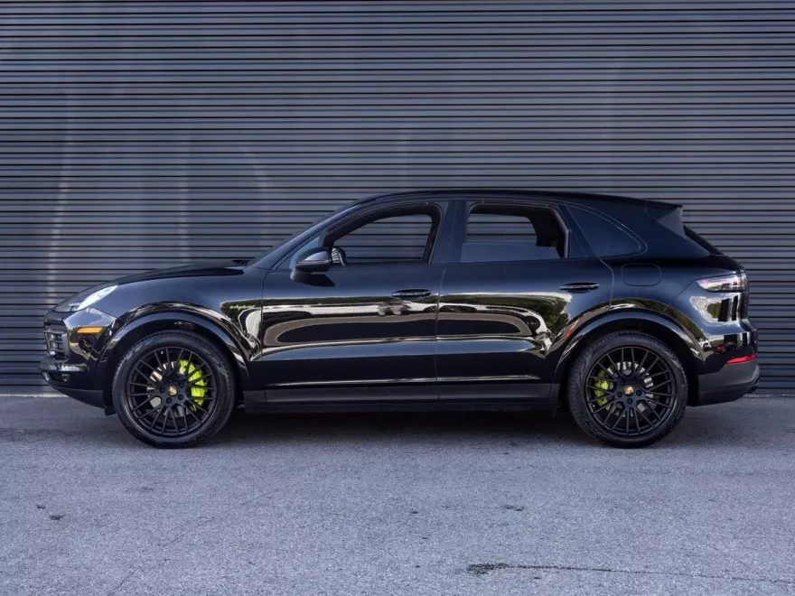 2023 Porsche Cayenne E-Hybrid Platinum Edition photo 1