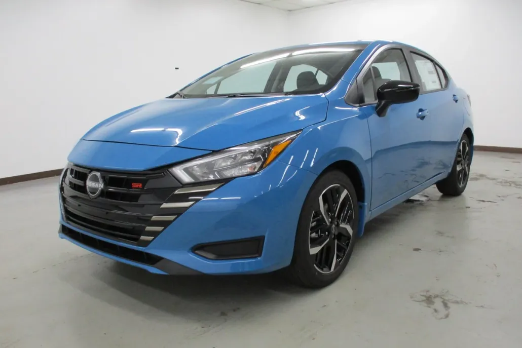 2025 Nissan Versa SR photo 1