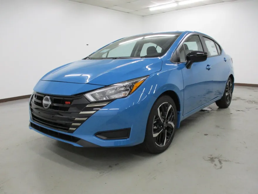 2025 Nissan Versa SR photo 1