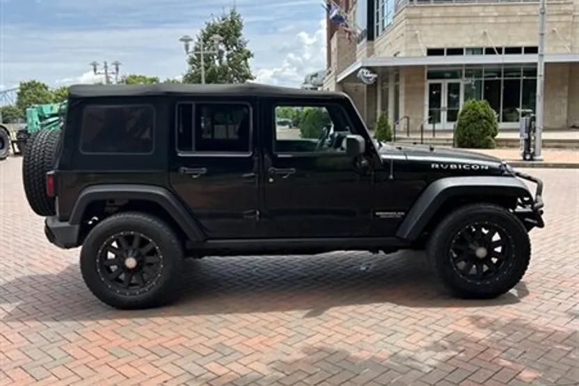 2013 Jeep Wrangler Unlimited Rubicon photo 1