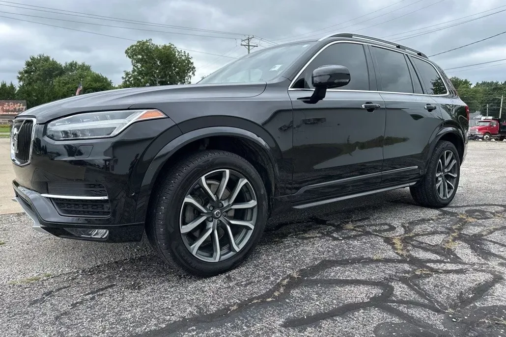 2018 Volvo XC90 T6 AWD Momentum photo 1