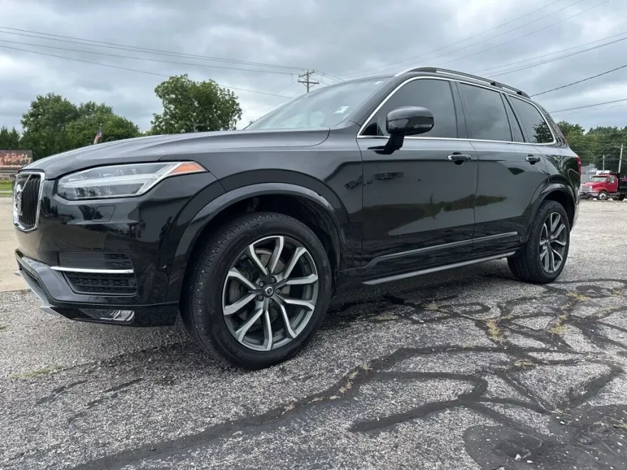 2018 Volvo XC90 T6 AWD Momentum photo 1